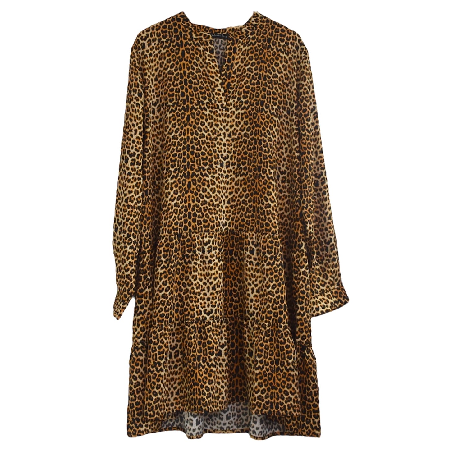 "Leopard Groove: Vestido de Playa"