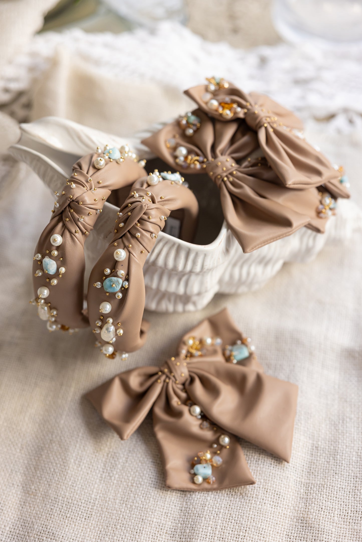 "Ritmo de la Isla: Chic Bow"