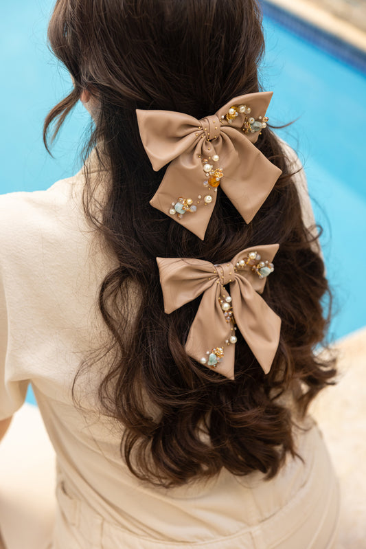 "Ritmo de la Isla: Chic Bow"