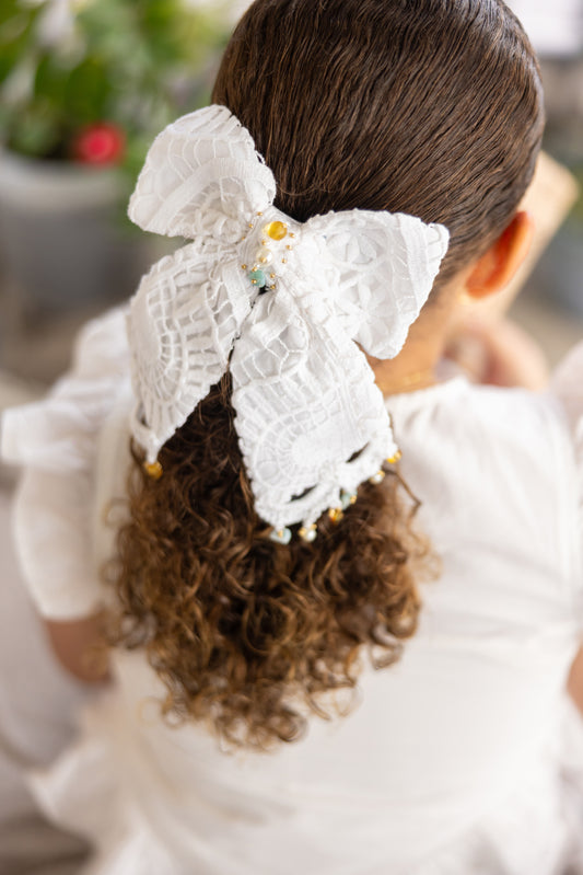 "Cayo Arena: Chic Bow"