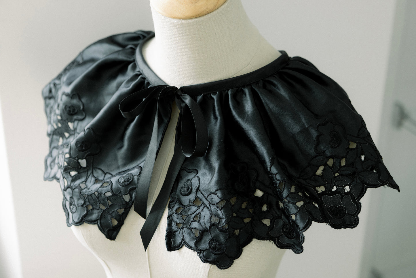 “Black Dahlia: Cuello”