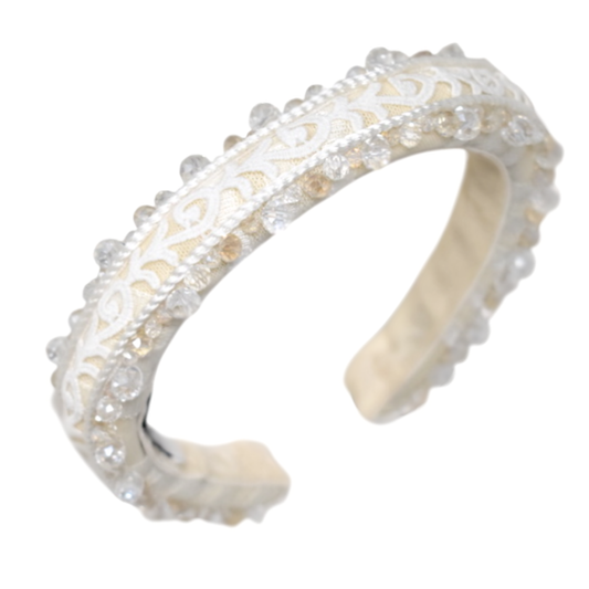 "Cream Champagne: Diadema Bolena"