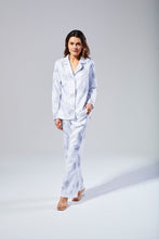 Load image into Gallery viewer, &quot;Chamonix: Pyjama Base Blanca motivo Azul&quot;