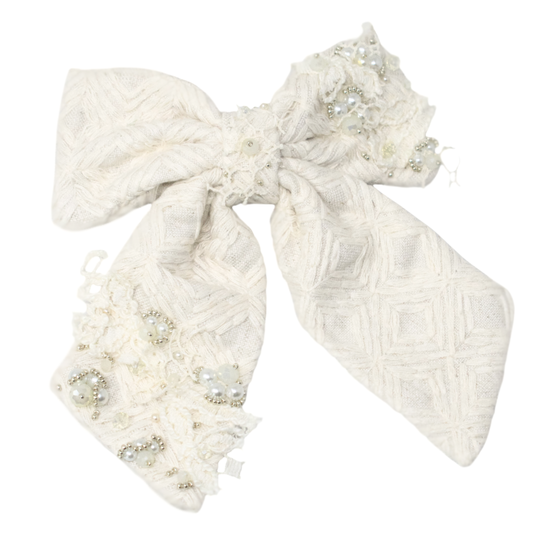 "Ivory Muse: Lazo"