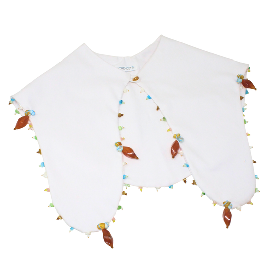 "Café en el Campo: White Shirt Collar "