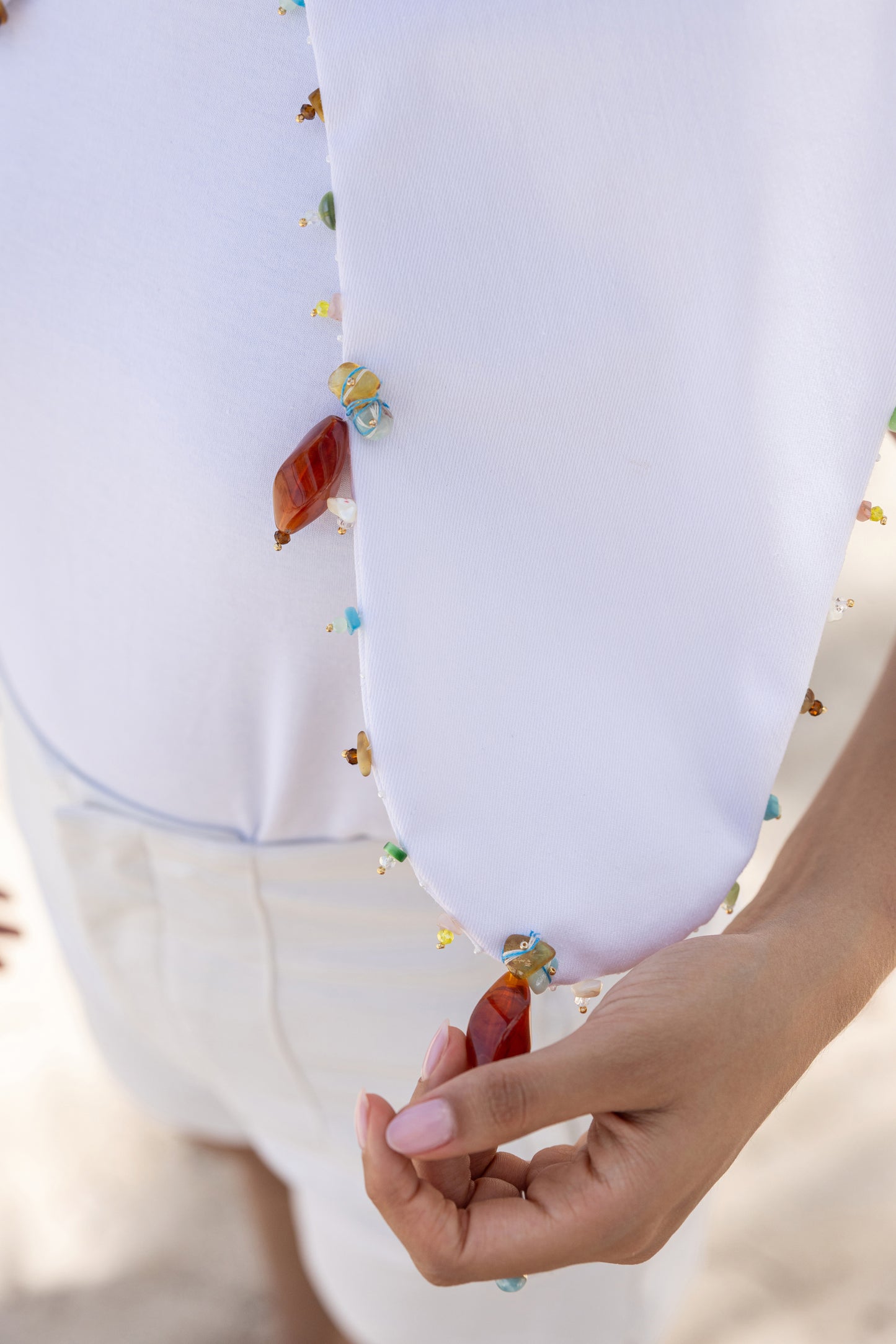 "Café en el Campo: White Shirt Collar "