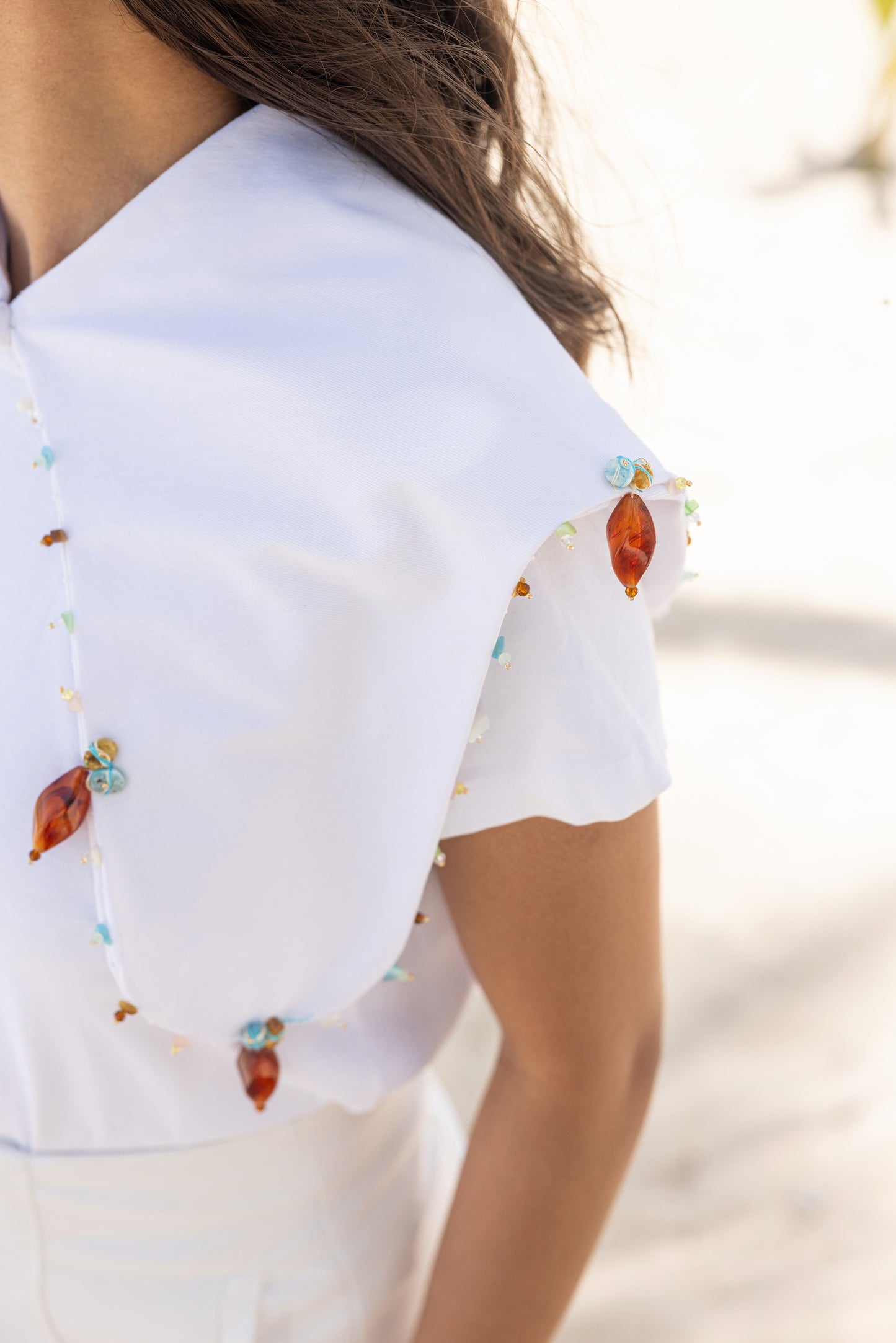 "Café en el Campo: White Shirt Collar "