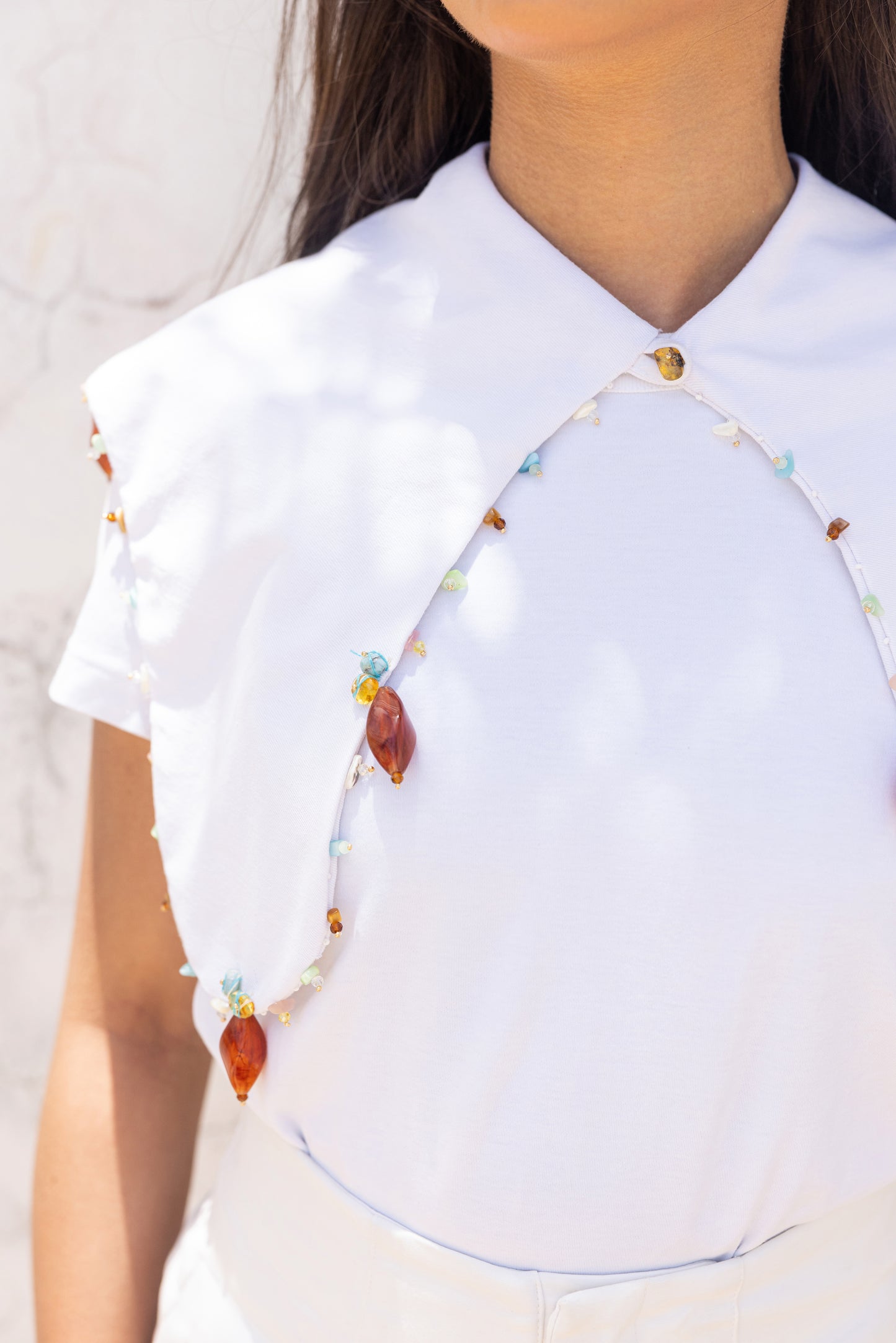 "Café en el Campo: White Shirt Collar "
