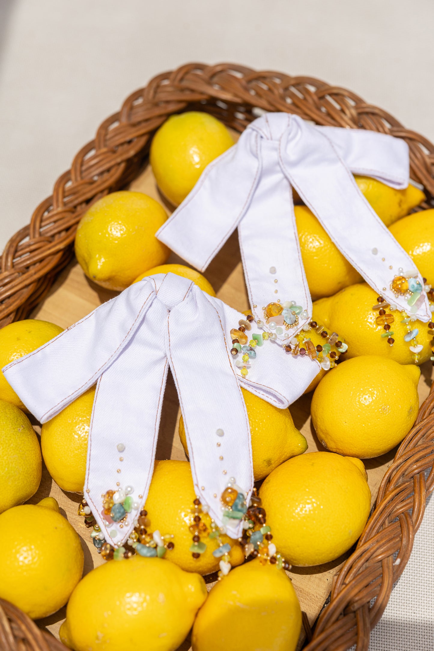 "Brisa de Merengue White Jean Bow"
