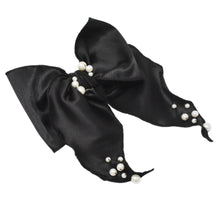 Cargar imagen en el visor de la galería, &quot;Black Dahlia: Silk Victory Bow&quot;