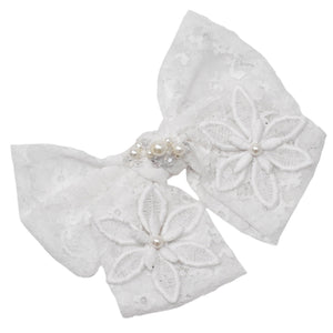 "White Gardenia: Bow"