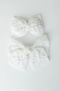 "White Gardenia: Bow"