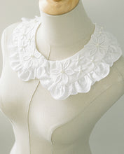 Cargar imagen en el visor de la galería, “White Gardenia: CUELLO”