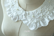 Cargar imagen en el visor de la galería, “White Gardenia: CUELLO”
